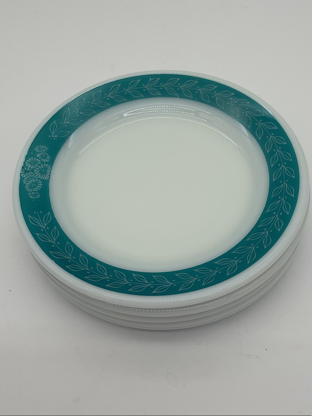 Set of 5 Vintage Pyrex by Corning Decor Laurel Leaf Border 7.25in. Salad Plates